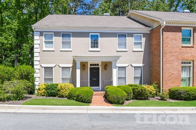 Building Photo - 1040 Huntcliff NE