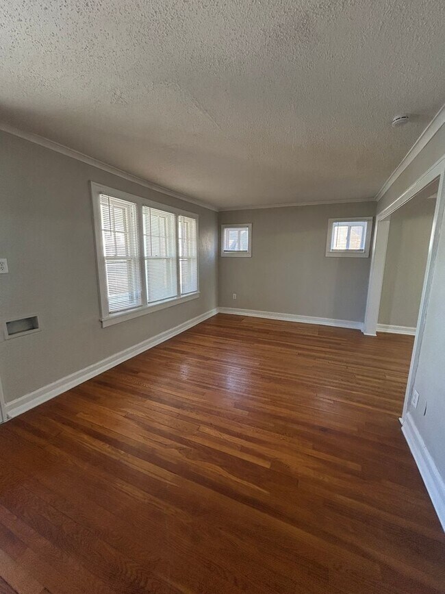 Photo - Spacious 4 Bed, 2 Bath Home in Prime Rockhill/Plaza Area Location