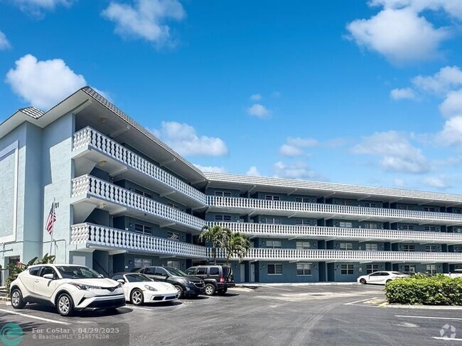 Building Photo - 801 NE 18th Ct Unit 404 Rental