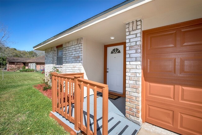 Photo - 4809 39th St E