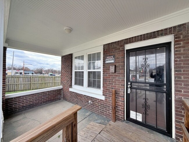 Photo - Renovated 2 bedroom Duplex NOW AVAILABLE!! ~ Minutes from midtown/downtown Memphis