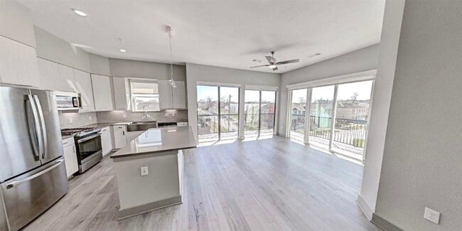 Building Photo - 401 W 25th St Unit 1101