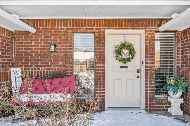 Photo - 706 NW Micklegate Blvd