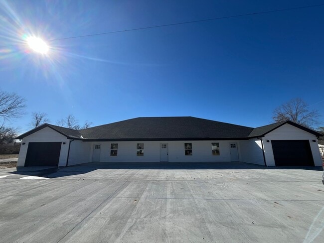Building Photo - S Park 225,239,251 Unit SP251