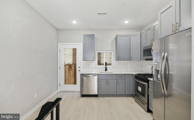 Photo - 2426 Jasper St