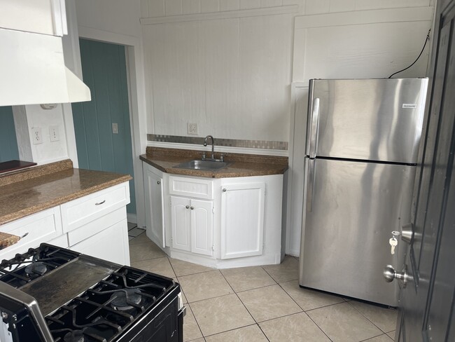 Photo - 216 E Mission Rd