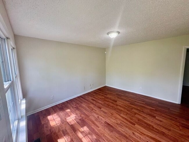 Photo - 3 Bed /2.5 Bath East Nash!