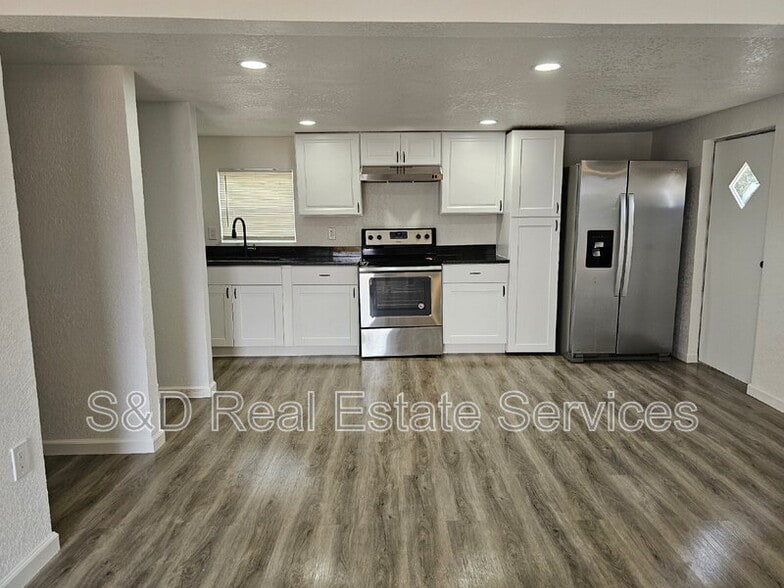 226 Waverly Loop