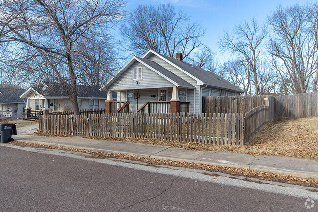 Building Photo - 17 3rd Ave Rental