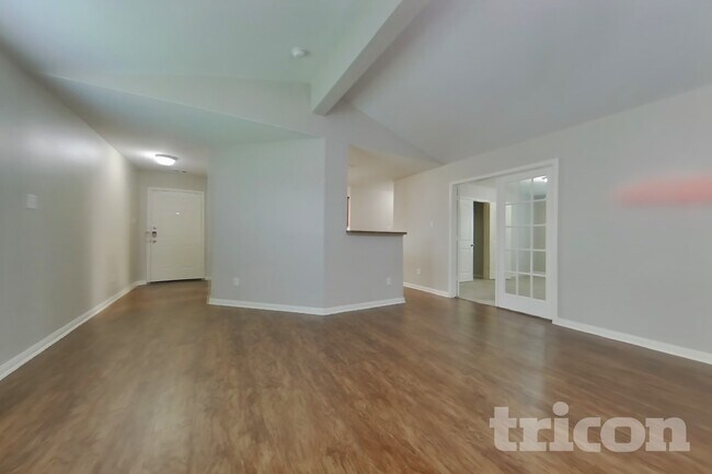 Photo - 2437 Regatta Ln