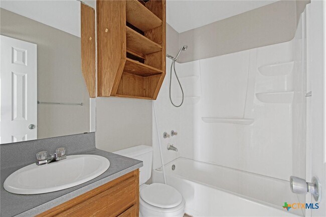 Photo - 907 North Dr