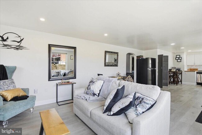 Photo - 1058 St Joseph St