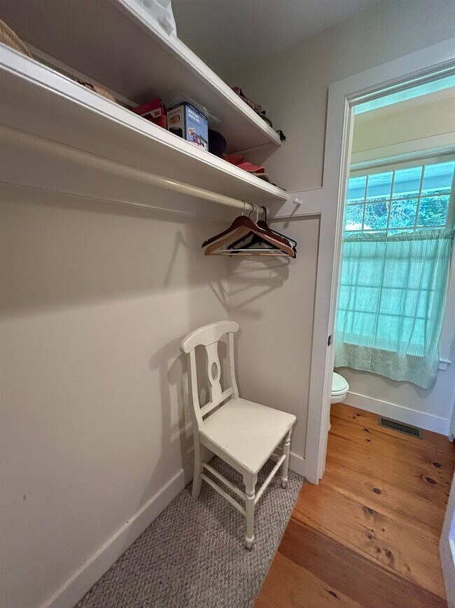 Photo - 923 Landgrove Rd