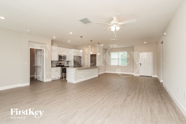 Photo - 756 Lavender St SE