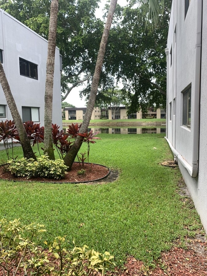 Photo - 15090 Ashland Pl Unit 147 E