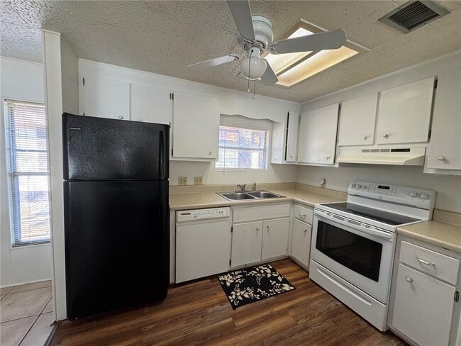 Photo - 603 W Club Blvd