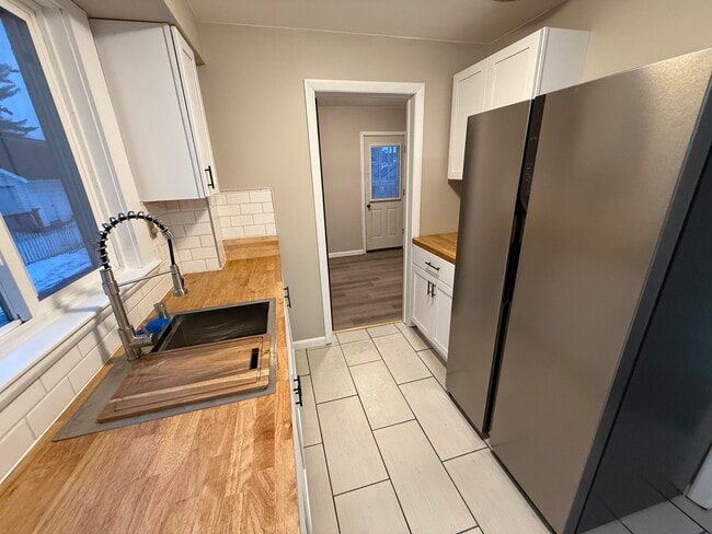 Building Photo - 380 Falconer St. Unit Lower