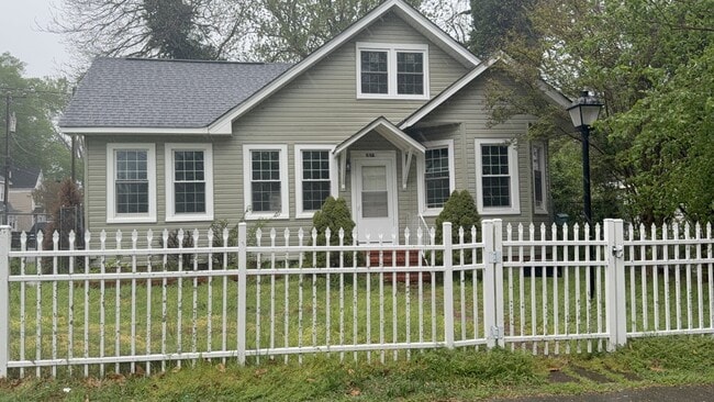 Photo - 307 E Pembroke Ave