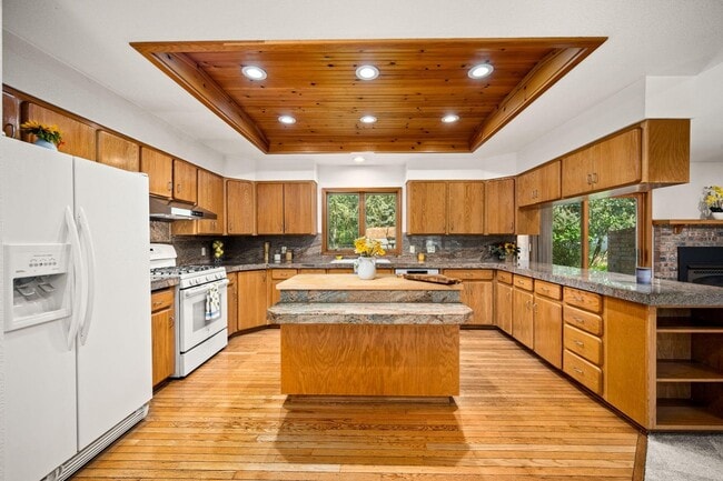 Photo - 9880 N Circle Dr