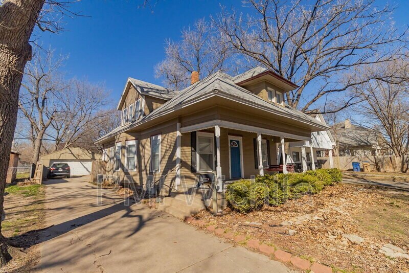 Photo - 215 S Green St