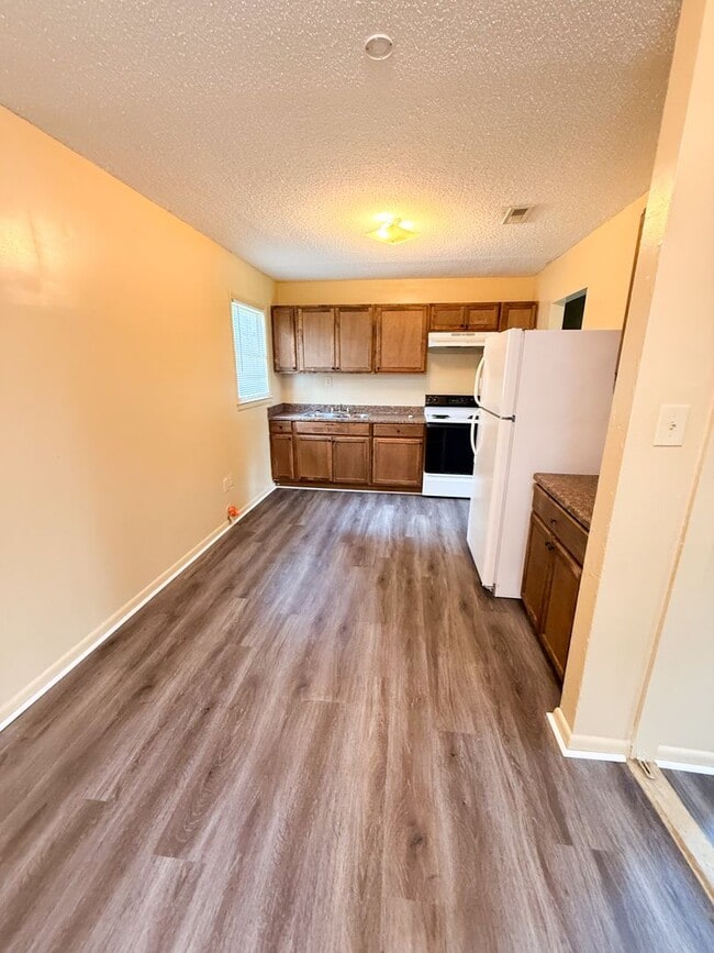 Photo - 1200 Bethune St