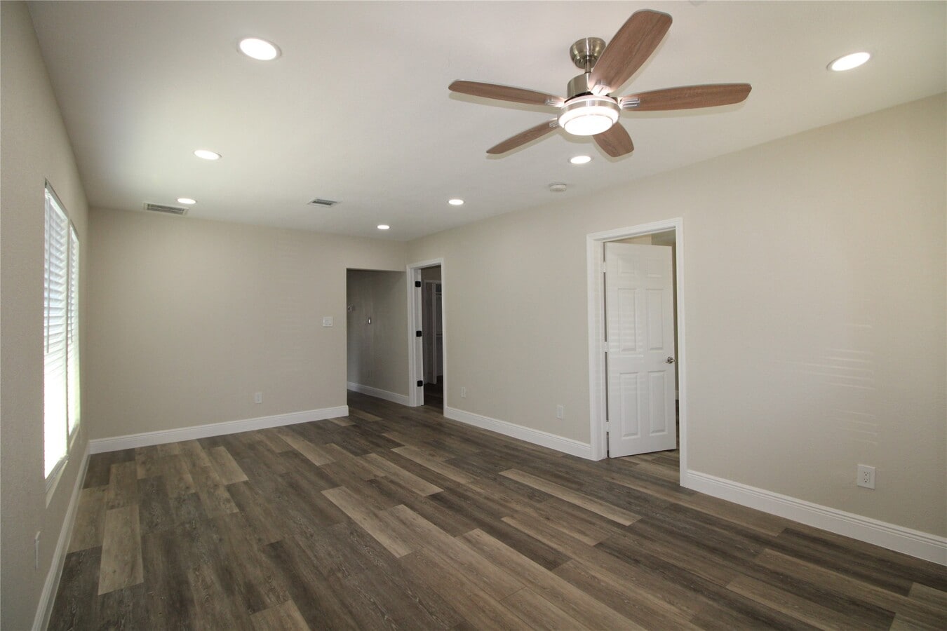 Photo - 6925 Avenue N