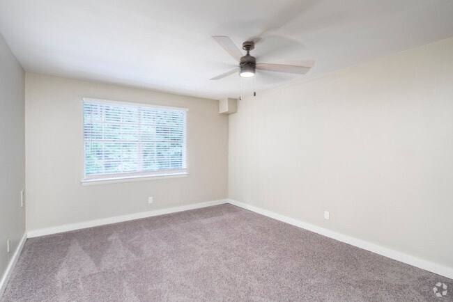 1 bed, 1 bath, 670 sq ft