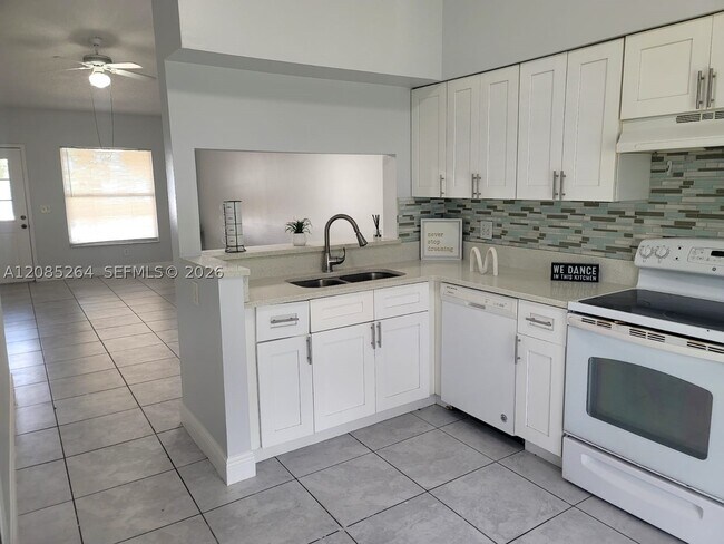 Photo - 3254 Chesswood Ave
