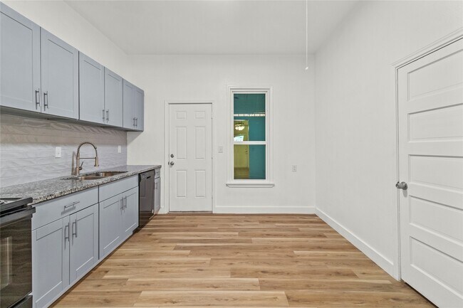 Photo - 436 E Peach St