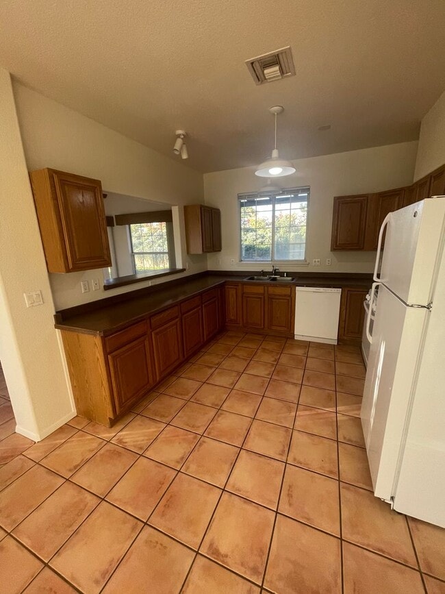 Photo - Beautiful 3 Bedroom/2.5 Bathroom Home Loca...