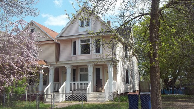 Building Photo - 2426 W 2nd St Unit #1-First floor