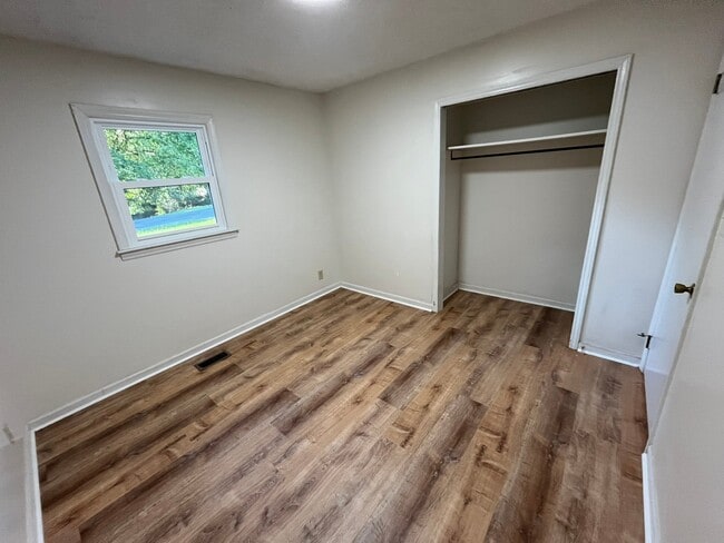 Photo - 2417 Landis Dr
