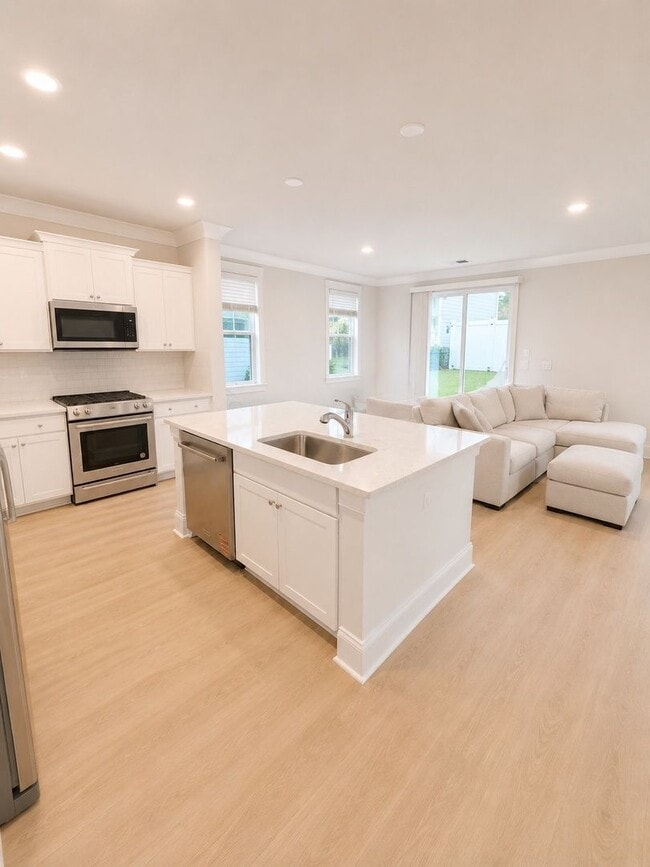 Photo - 114 Midmills Ln