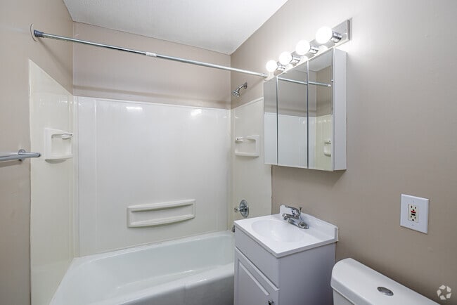 2BR, 1BA - Huntington - Bathroom