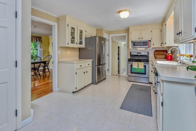18 Townsend Dr