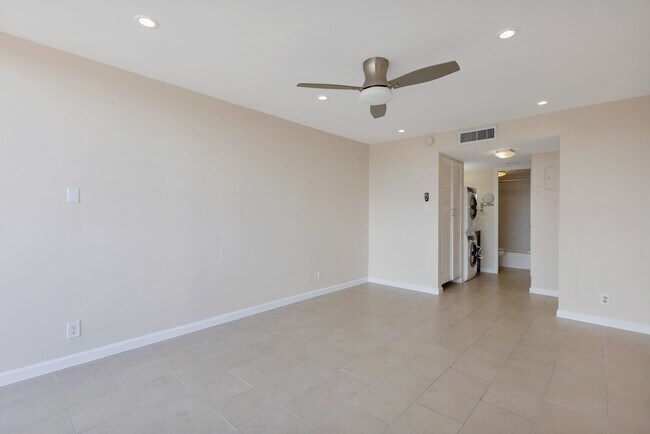 Building Photo - 2016 Main St Unit 714 Rental