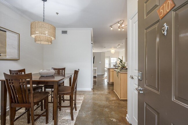 Photo - 1803 Broadway Unidad 510