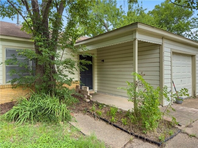 Building Photo - 703 Cherry St