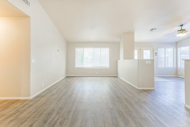 Photo - 1623 E Oakland St