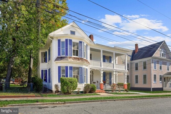 Building Photo - 817 Locust St Rental