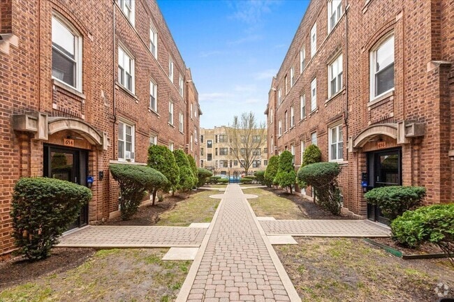 Building Photo - 658 W Oakdale Ave Unit 3B Rental