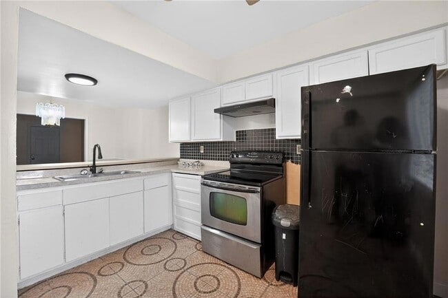 Photo - 6071 Regent Manor