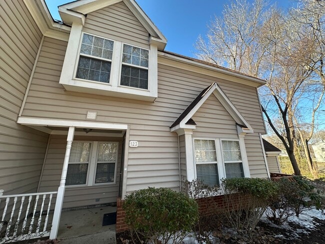 Building Photo - 123 Locust Ln