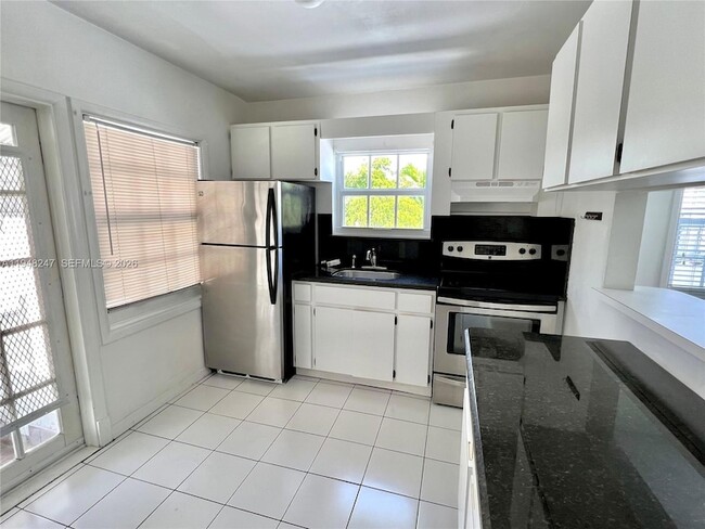 Photo - 227 Phoenetia Ave Unit 2