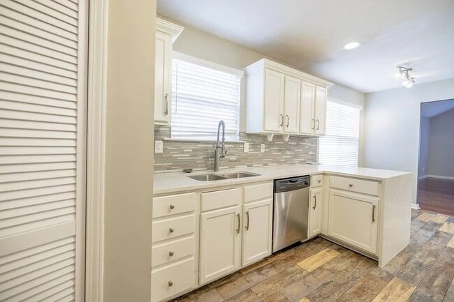 Photo - 1707 Nassau St