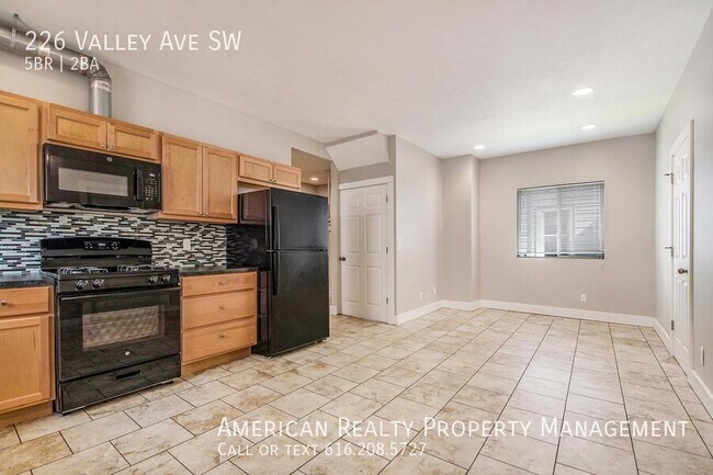 Photo - 226 Valley Ave SW