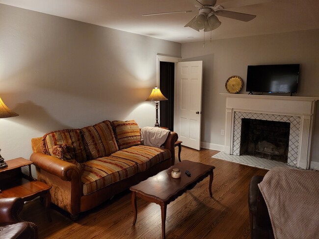 Photo - 509 Hickory St SE