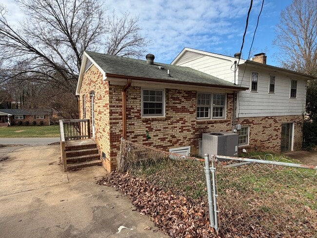 Photo - 308 Donna Ave