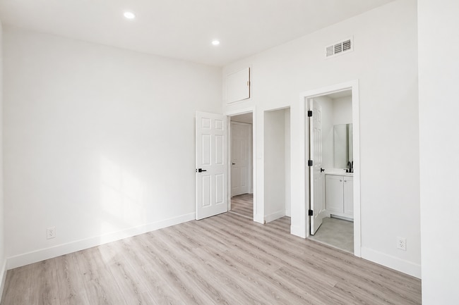 Photo - 113 SE 8th Ave