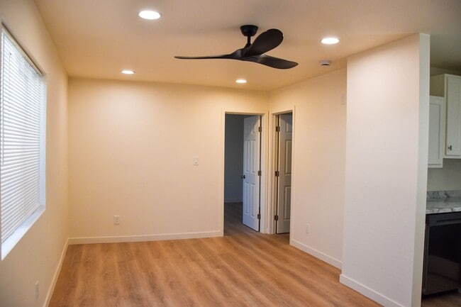 Building Photo - Newly Built Home Unit Locust (1240) East